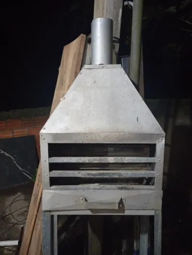 Churrasqueira para espetinho 450 Reais