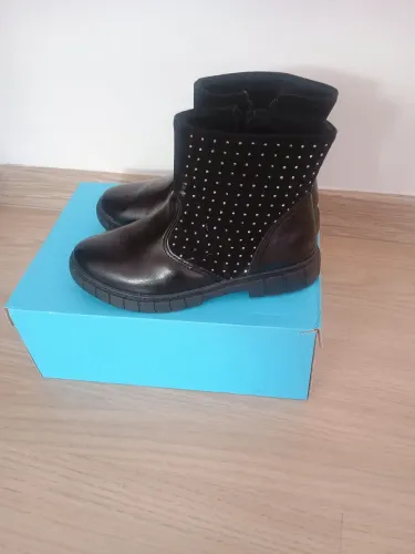 Bota 33 