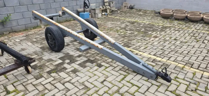 Carreta de encalhe para Jet Ski ou Bote