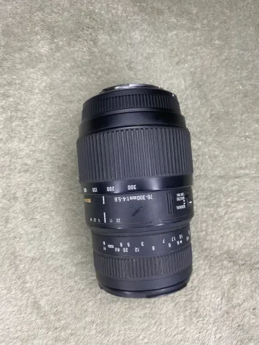 Troco- Lente Sigma 70-300mm f/4-5.6 Macro - Teleobjetiva Zoom para Câmeras DSLR