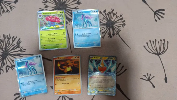 Lote Pokémon TCG - 26 Pokémon Cartas Sem Repetição (Inclui Rotom ex e Suicune)