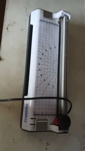 Plastificadora e laminadora ja vem com o material de plástificar