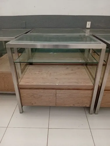 Balcão de aço inox e vidro