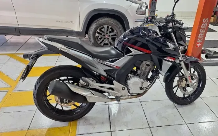 2018 Honda cb tuwister 250 baixo km troco.