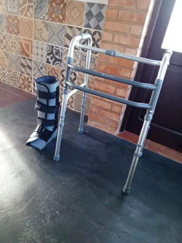 Vendo robofoot e andador ,novos