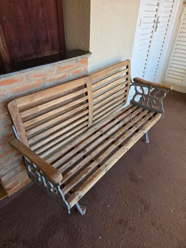 Banco de trem antigo
