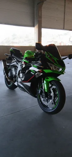 Kawasaki zx6r 2021, baixa km, moto semi nova!!
