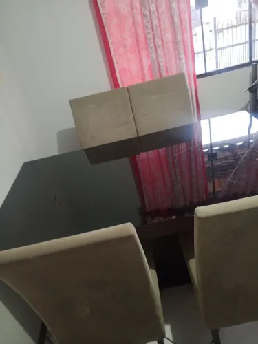 Mesa de 6 cadeiras tampão de vidro usado em bom estado de uso