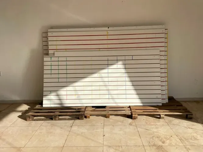 **Painel Canaletado MDF 1,30x2,75m | Painel Expositor de Parede | MDF | Loja, Comércio, V