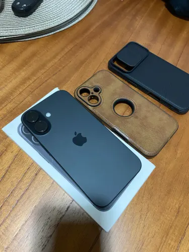 Vendo Iphone 16. Excelente estado de uso