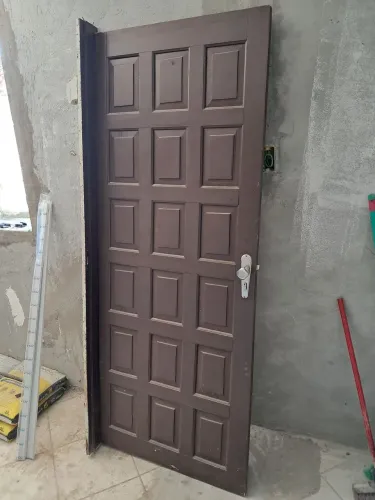Porta externa/entrada 77cm X 196cm