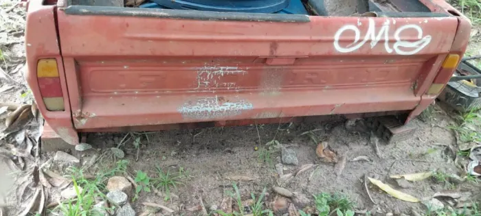 CARROCERIA / CAÇAMBA  DE FERRO F100 / F1000 COM TAMPA TRASEIRA