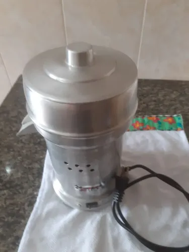 Oportunidade espremedor bivolt para fazer sucos