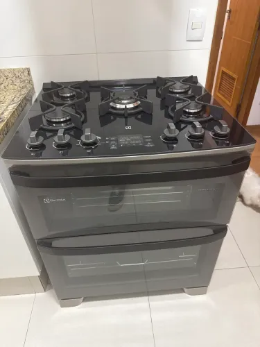 Fogão 5 bocas semi novo última modelo da eletrolux