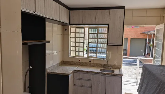 Gabinete de Cozinha com Pia de Granito