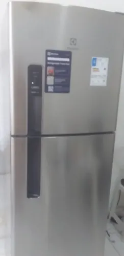 Refrijerador Eletrolux tel. * só zap tenho vídeo mostrando melhor .