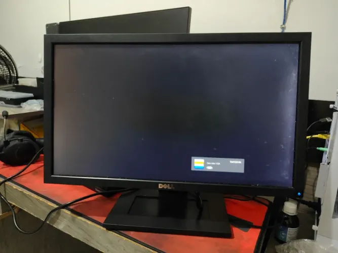 Monitor Dell E2211H com vazamento