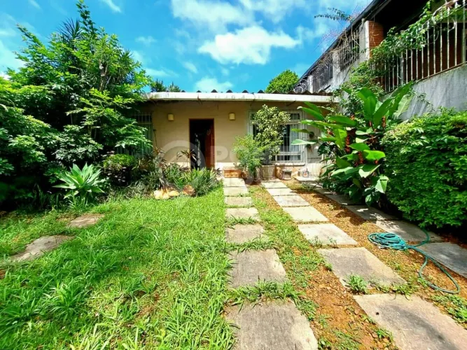 Casa térrea á venda de 250m², 5 dormitórios, 2 suítes, piscina, terreno de 400m²