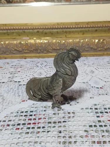 Escultura galo de metal banhado raridade nesse tamanho 
