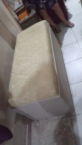 Aproveite! Puf Baú retrô antiguidade grande. Para guardar roupas