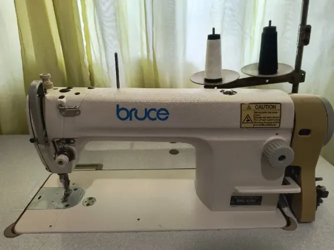 **? VENDO DUAS MÁQUINAS DE COSTURA INDUSTRIAL ?** Vendo **2 máquinas de costura industr