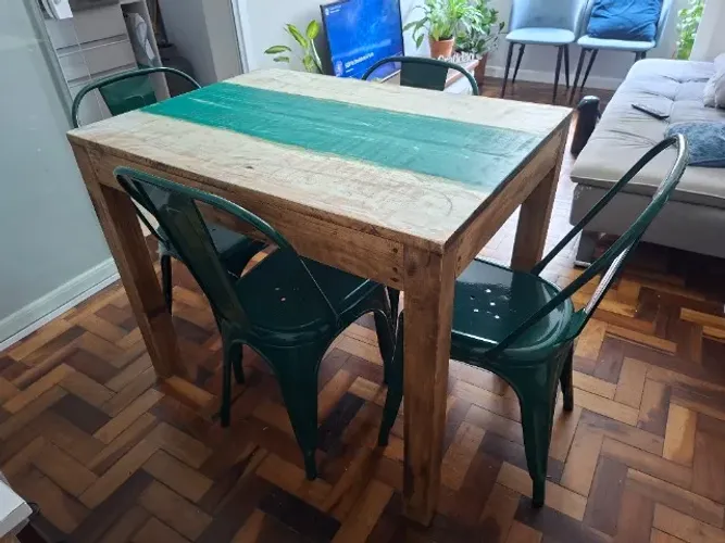 Mesa com cadeiras