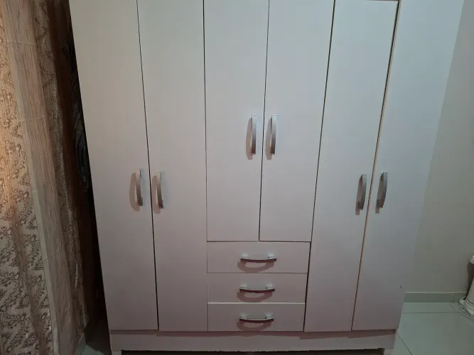 Guarda roupa 6 portas