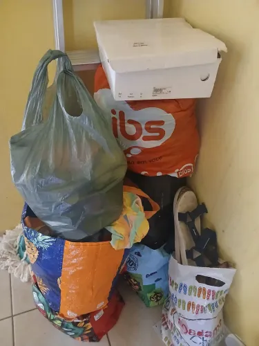 ROUPAS e SAPATOS FEMININAS tamanho P e M ,sapato números 36