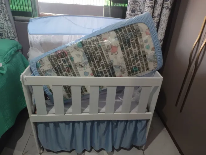 Vendo mini berço, com o kit includo