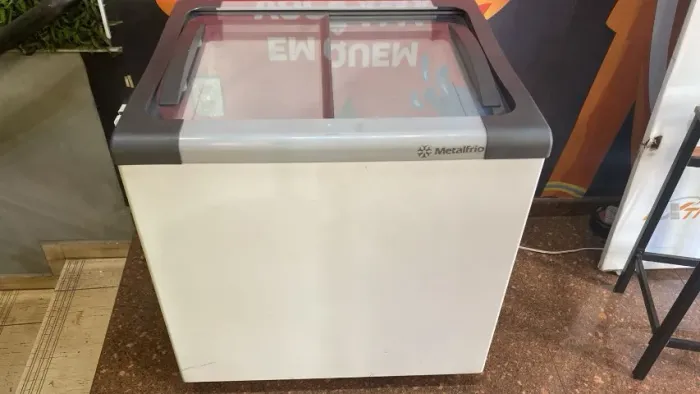 Expositor Refrigerado Metalfrio NF20SB - 144L - Semi-Novo