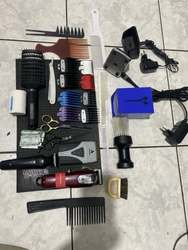 Kit barbeiro profissional semi novo 