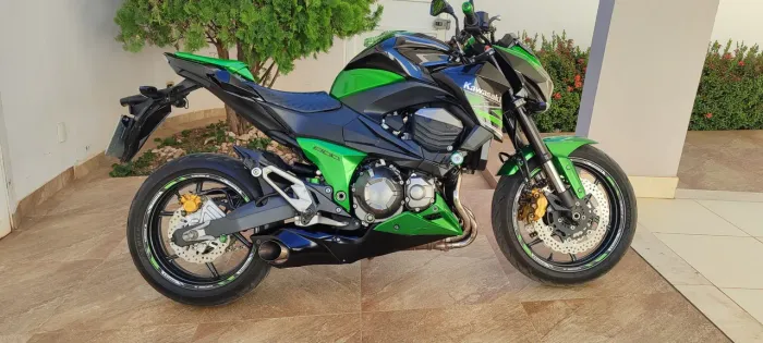 Moto Kawasaki Z800 2014/2014 Super conservada