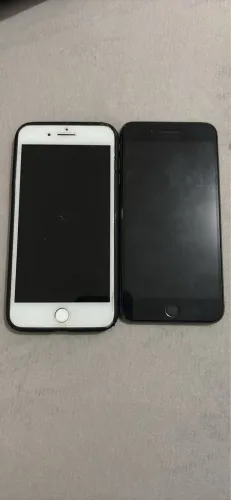 2 iPhones 8 Plus 