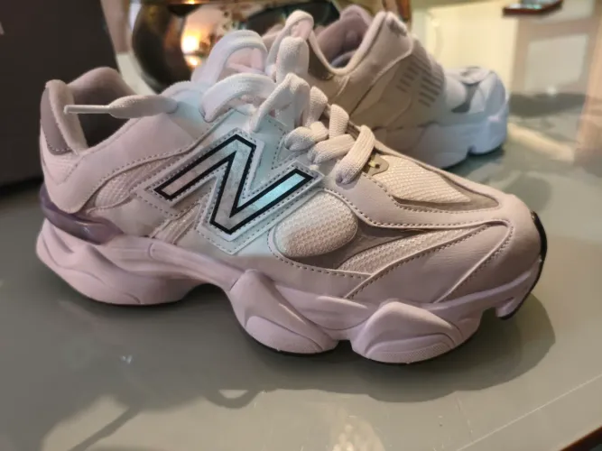 Tênis New Balance 9060