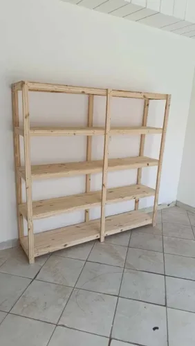 Vendo prateleiras de pinus novas