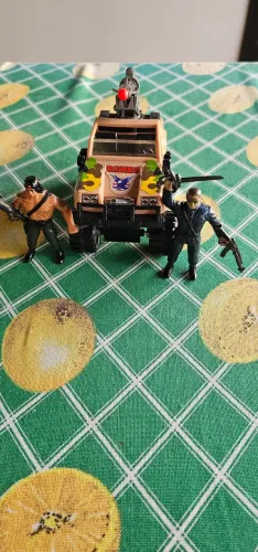 Para colecionadores jepp rambo Glasslite anos 80, acredito raridades unica no Brasil