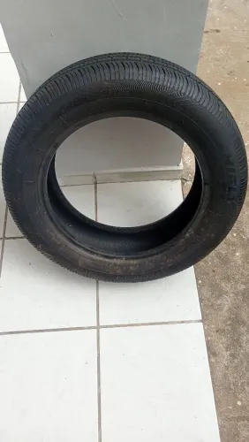 Vendo esse pneu - APENAS UMA UNIDADE.