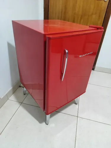 Frigobar retrô vermelho Brastemp 76 litros