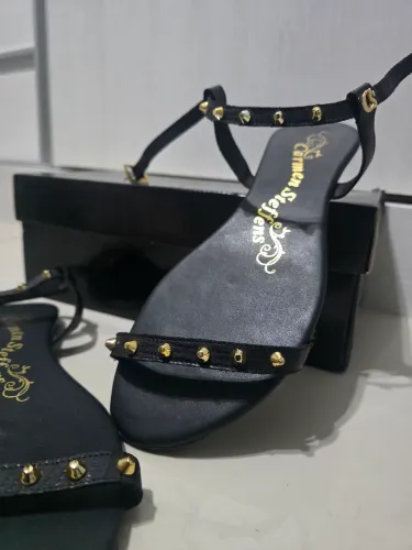 SANDÁLIA SPIKES PRETA COURO - CARMEN STEFFENS