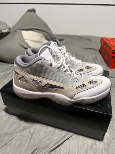 Tênis Jordan 11 tamanho 43 , nunca usado