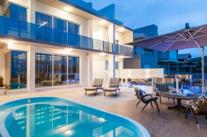 Casa à Venda à beira-mar em Garopaba, SC