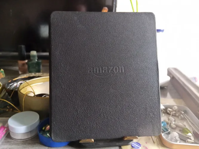 Kindle Oasis 8a geração com capa carregadora