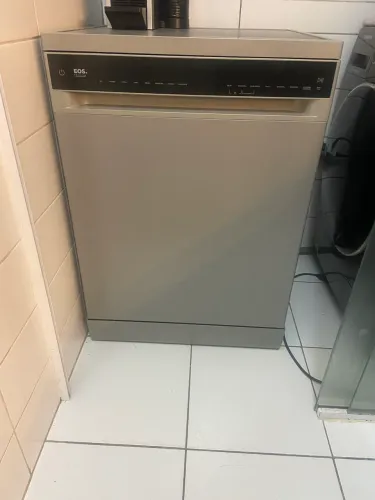 Lava- louças EOS Premium com IA, inox de 14 serviços.