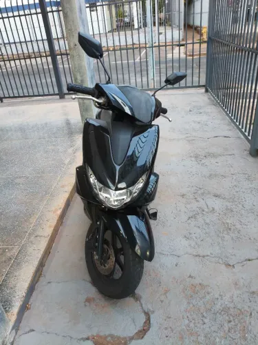 Yamaha Fluo 125 preta