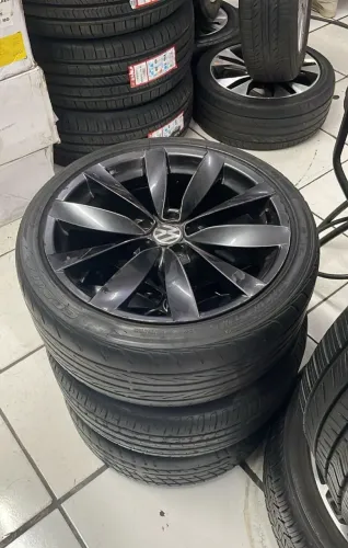 Roda 18 pneus 215/40