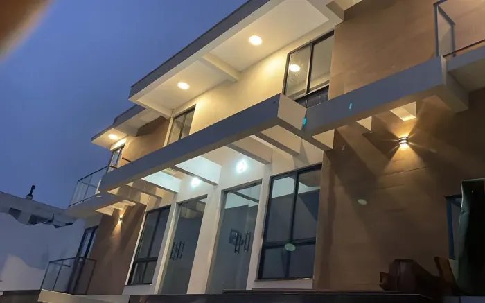 ALUGO STUDIO com SACADA próx UFSC sem CAUÇAO