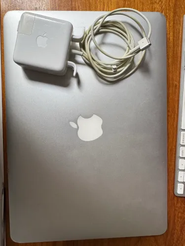 MacBook Air 13-inch 2017 chip Intel