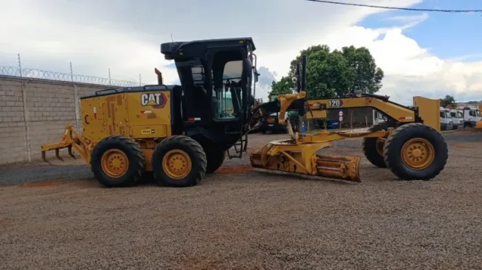 motoniveladora caterpillar 120k ano 2022