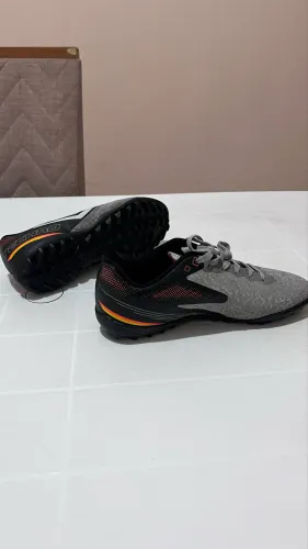 Vende se uma chuteira Society umbro número 40 nova