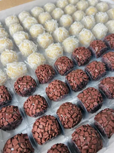CENTO DE BRIGADEIROS